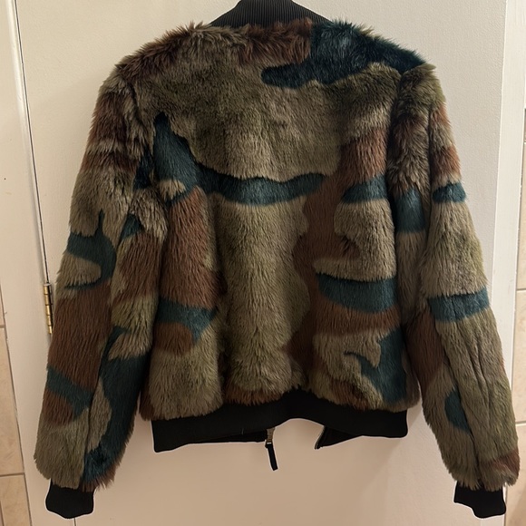 Faux fur jacket - Picture 2 of 3